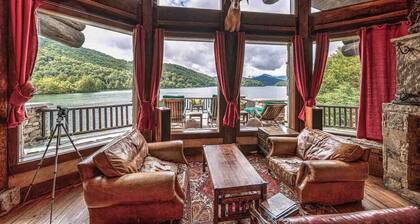 8BR Lakefront Lodge| Hot Tub, Dock, Mountain Views