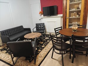 Dining - NEW & 15 MINS TO NYC! 3BR Private Apartment in JSQ (Jersey City)