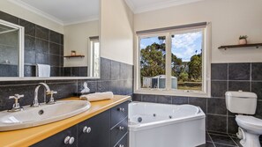 Bathroom - Peninsula at Metung - Boole Poole (Boole Poole)