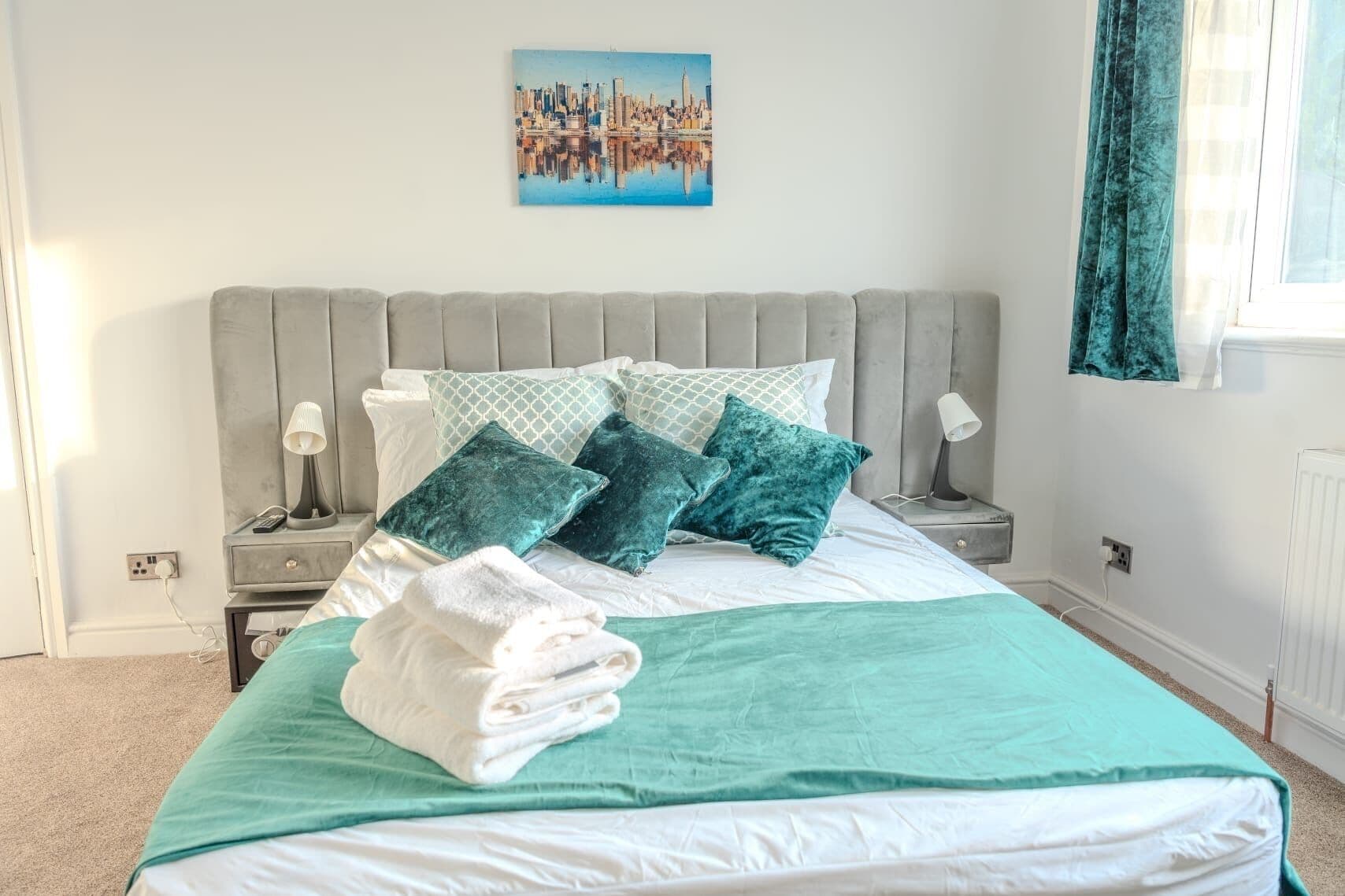 4 chambres, fer et planche à repasser, Wi-Fi, draps fournis