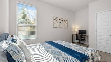 4 bedrooms, desk, iron/ironing board, free WiFi