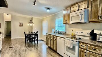 Mikrowelle, Ofen, Herdplatte, Geschirrspüler