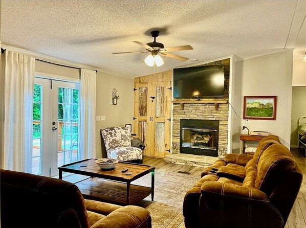 Téléviseur connecté, foyer