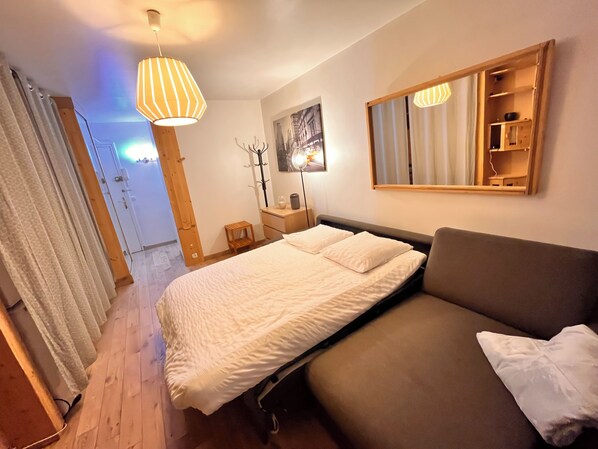 1 chambre, fer et planche à repasser, accès au Wi-Fi (inclus)