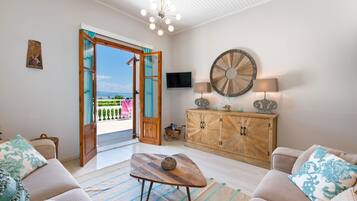 TV, fireplace, books, stereo