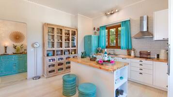 Réfrigérateur, micro-ondes, four, lave-vaisselle