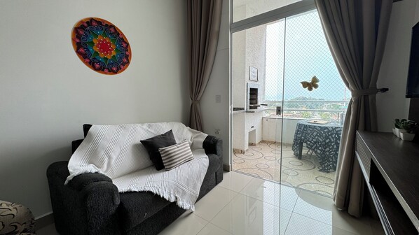 Smart TV - ⛱️ Apartment with air conditioning/barbecue 800 m from the Aquarium (Estufa I Ubatuba)