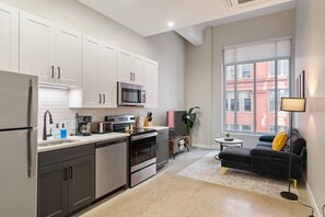 Fridge, microwave, stovetop, dishwasher - 2Bedroom, Near Over theRhine & Fountain Sq. + wifi (Cincinnati)