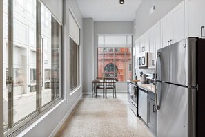 冷蔵庫、電子レンジ、コンロ、食器洗い機