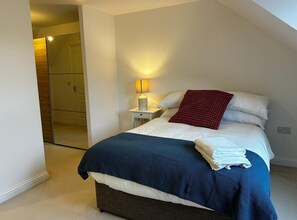 3 Schlafzimmer, Bügeleisen/Bügelbrett