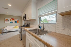 Microwave, oven, stovetop, dishwasher