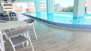 Apartament Deluxe, balcó, vistes a la ciutat | 1 dormitori, planxa i posts de planxar i wifi gratuïta