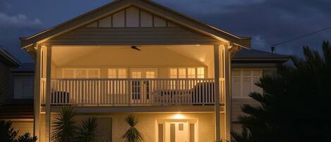 تفاصيل الفندق من الخارج