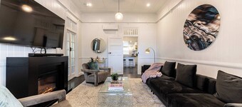 4 bedroom 4 bath Urban Getaway Ipswich-Pets, Sauna