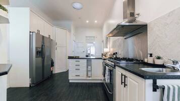 KylskÄp, mikrovÄgsugn, ugn och spishÀll