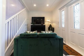 Interior - Urban Getaway Apartment Ipswich perfect for work (Newtown)