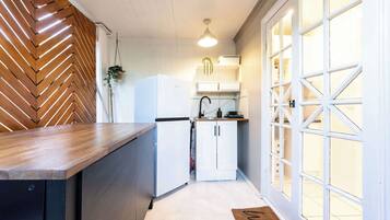 Frigorifero, microonde, piano cottura, macchina per tè/caffè