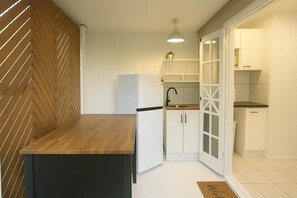 Interior - Urban Getaway Apartment Ipswich perfect for work (Newtown)