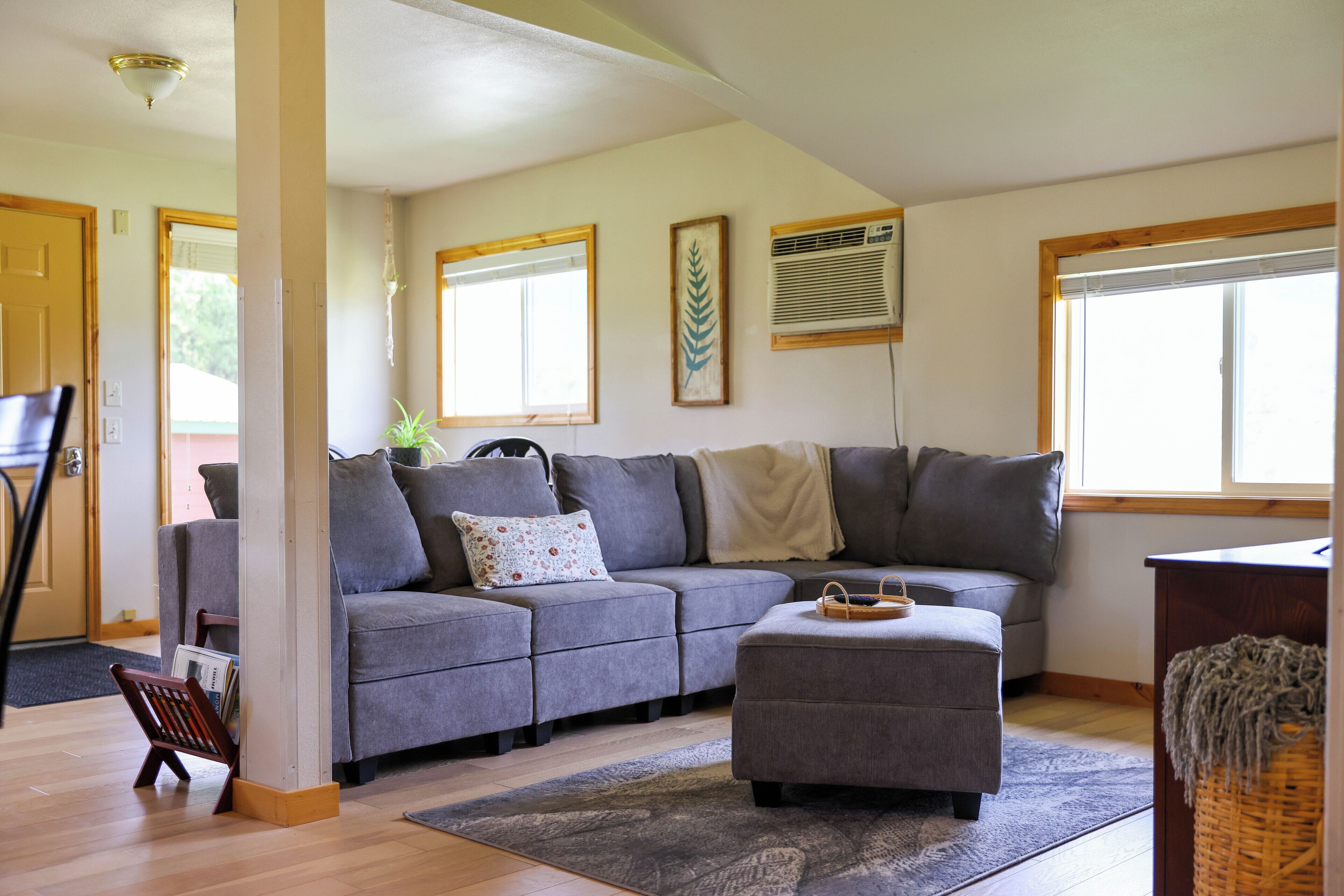 Een smart-tv, boeken en een muziekbibliotheek