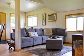 Smart TV, libros y biblioteca musical 