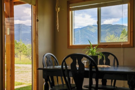 Dining. Charming cabin in Trout Creek