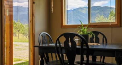 Charming cabin in Trout Creek