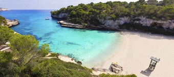 Villa Azul holiday house with private pool at Cala Llombards