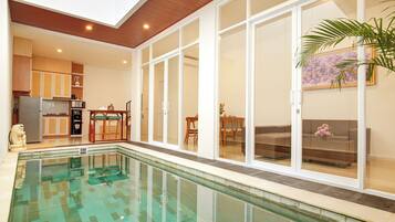 Una piscina techada