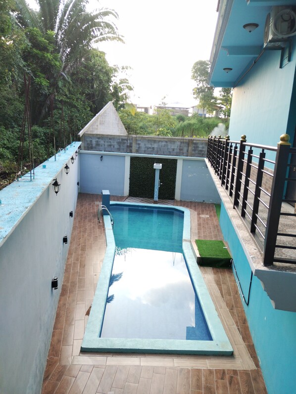 2 utendørsbassenger