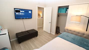 5 bedrooms, desk, iron/ironing board, travel crib