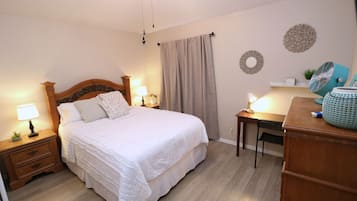 5 bedrooms, desk, iron/ironing board, travel crib