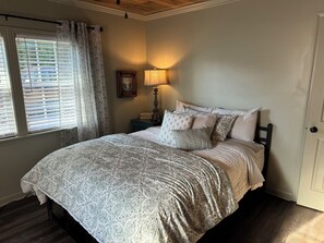 2 soverom, strykejern/-brett, wi-fi og sengetøy