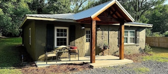 Hideaway house! So cute! - Pet friendly!