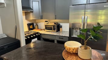 Mikroaaltouuni, uuni, liesi, astianpesukone