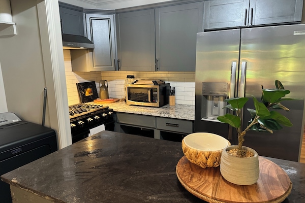 Mikrovågsugn, ugn, spishäll och diskmaskin