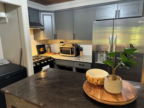Hideaway house! Cute cute! - Pet friendly!