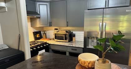 Hideaway house! Cute cute! - Pet friendly!