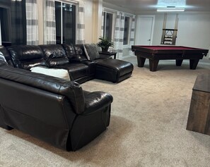 Games room - 6 bedroom sleeps 22, Hot tub, and gorgeous view of Bear Lake, lots of amenities  (Garden)