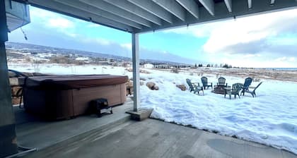 6 bedroom sleeps 22, Hot tub, and gorgeous view of Bear Lake, lots of amenities