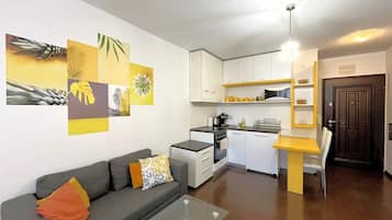 Studio Superior | Area keluarga | Televisi 60-cm dengan saluran TV kabel