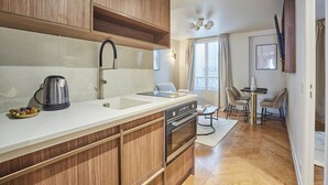 Unclassified image, 5 of 9, button - New Apartment Center of Paris/le Marais (Paris)