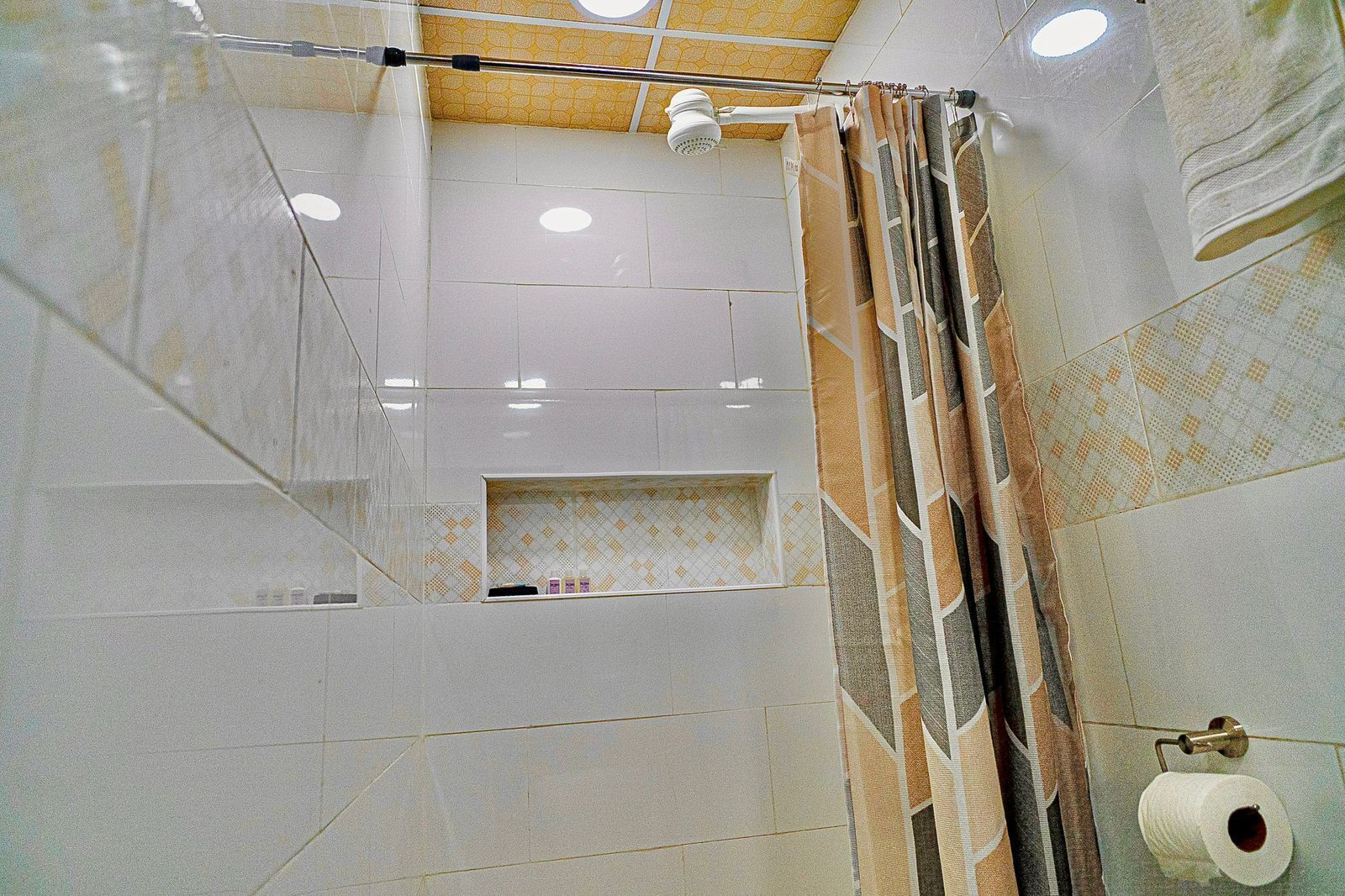 Towels, soap, shampoo, toilet paper