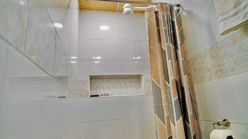 Towels, soap, shampoo, toilet paper