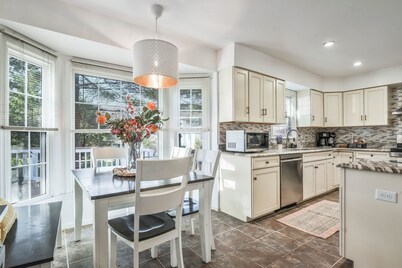 Dulles Luxury: Movie Theater, Grill, Gazebo !