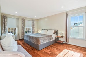 6 bedrooms, iron/ironing board, WiFi, bed sheets