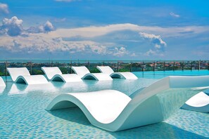 Infinity-Pool
