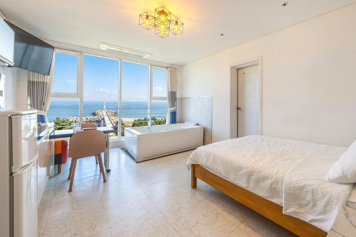 Basic Room, 1 Bedroom (301(Ocean View / Spa)) | 1 bilik tidur, Wi-fi percuma 