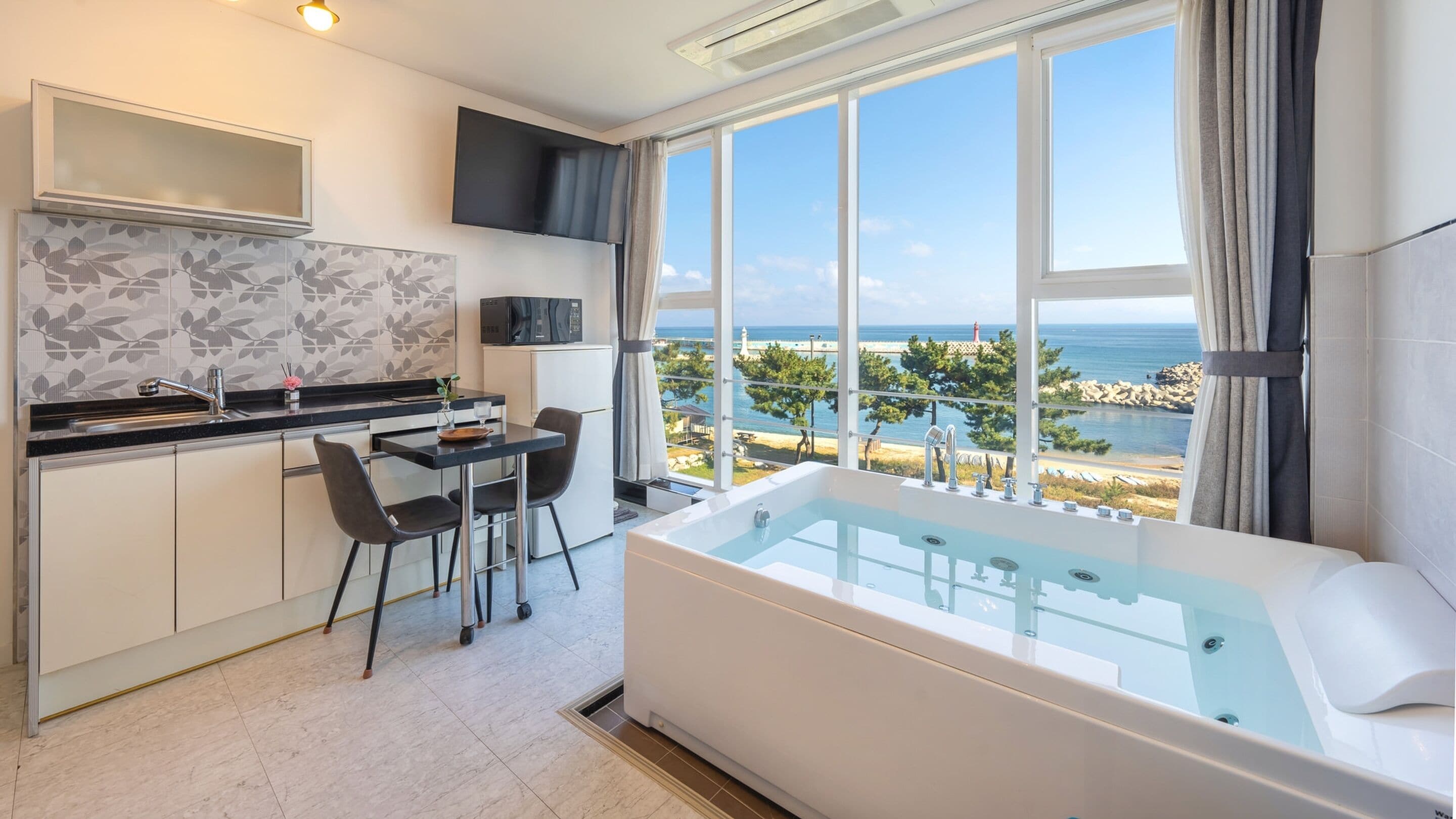 Basic Room, 1 Bedroom (302(Ocean View / Spa)) | 1 bedroom, free WiFi