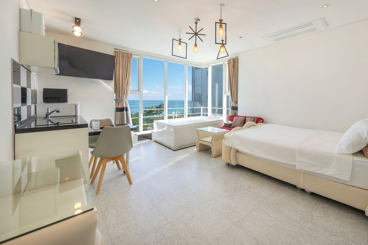 Basic Room, 1 Bedroom (303(Ocean View / Spa)) | 1 bedroom, WiFi (free)