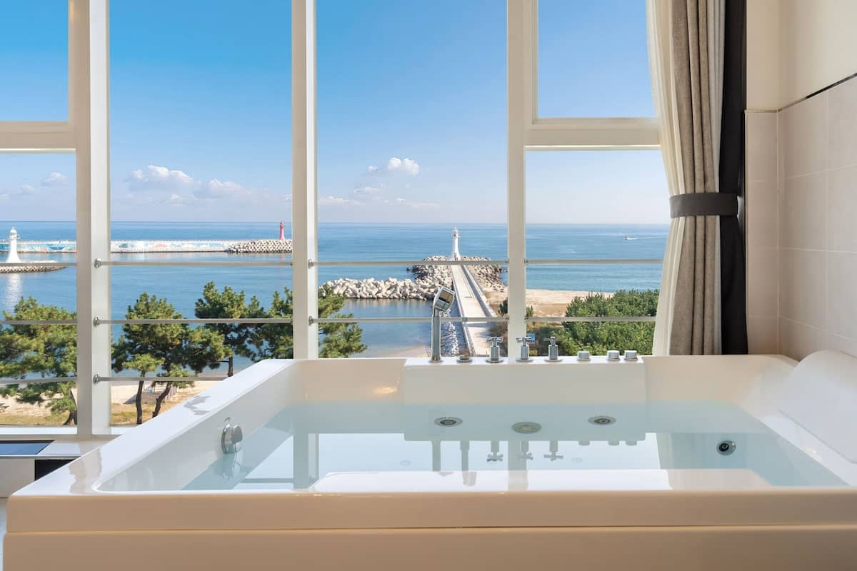 Basic Room, 1 Bedroom (302(Ocean View / Spa)) | 1 bilik tidur, Wi-fi percuma 